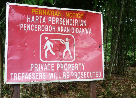 Tresspassers will be... prosecuted?? More like tresppassers will   have their heads blown clean off by a shotgun