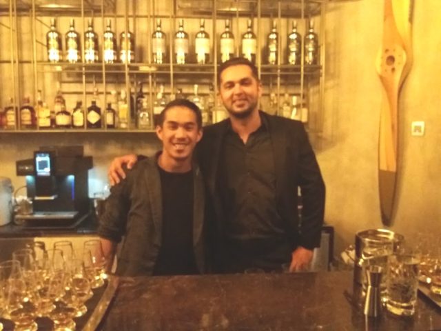 Bartender Erwlin is actually someone i met 15 years ago in Sarawak, when he was a kid. Grown up to be a cool man